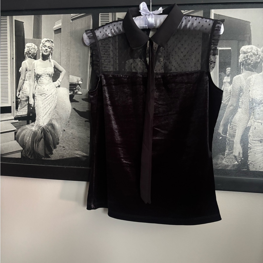 Suzy Shier Black Fitted Graphic Blouse with Mandarin Collar